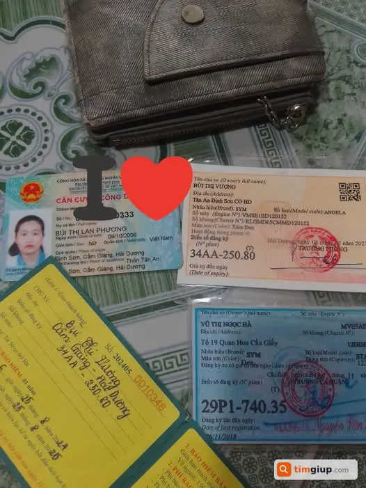 Nhặt được đồ của ai tại khu vực không rõ, liên hệ nhận lại