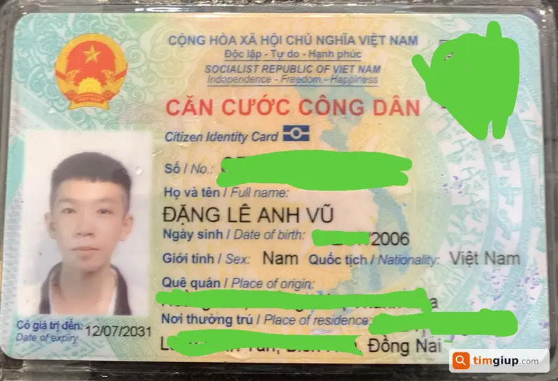 Tìm ví và giấy tờ rơi gần bến xe buýt Khu A làng Đại học