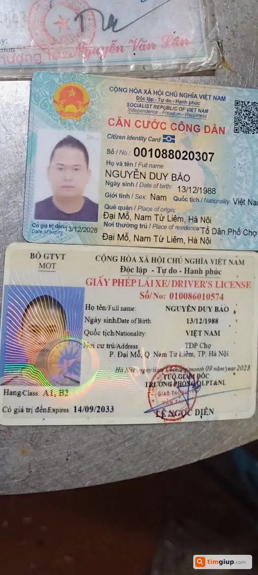 Nhặt được ví tại khu vực chưa rõ, liên hệ 0913327928