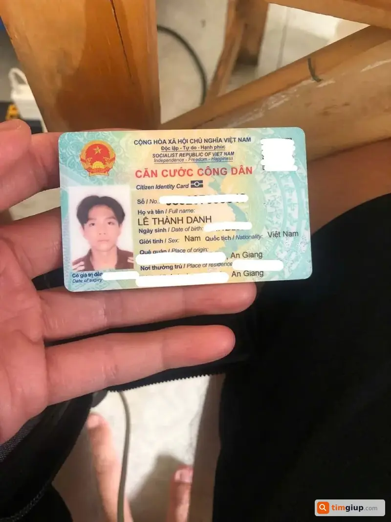Tìm Ví Màu Đen Cùng Giấy Tờ Tên Lê Thành Danh Từ Long Xuyên Đến Kiên Giang