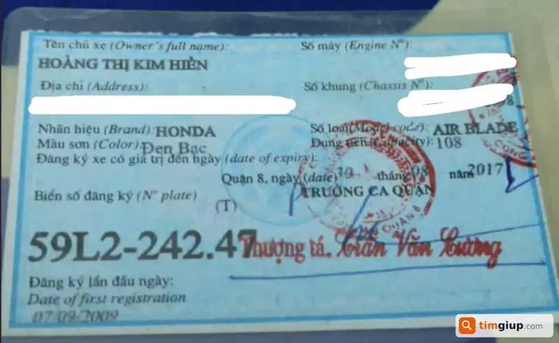 Tìm túi màu đỏ chứa cà vẹt xe tên Hoàng Thị Kim Hiền tại TP.HCM