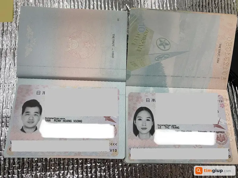 Tìm 2 hộ chiếu (Passport) tên Văn Minh Hoàng Vương và Lê Thị Trang tại TP.HCM