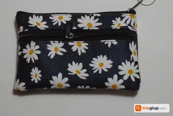 Mất ví tiền đen hoa trắng từ Coopmart Hậu Giang đến Q8