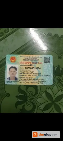 Tìm giấy tờ bị rơi từ cầu vượt Gò Mây xuống Long An