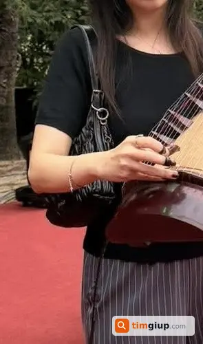 Tìm túi đeo và giấy tờ tên Nguyễn Thị Thùy Trang tại Tân Bình