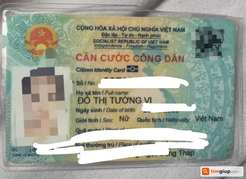 Tìm ví màu đen chứa giấy tờ của Đỗ Thị Tường Vi và Đặng Hồng Thư tại Cần Thơ