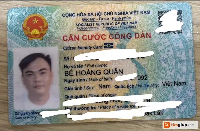 Tìm ví nam màu xanh lá cây đánh rơi tại Quận 1, TP.HCM