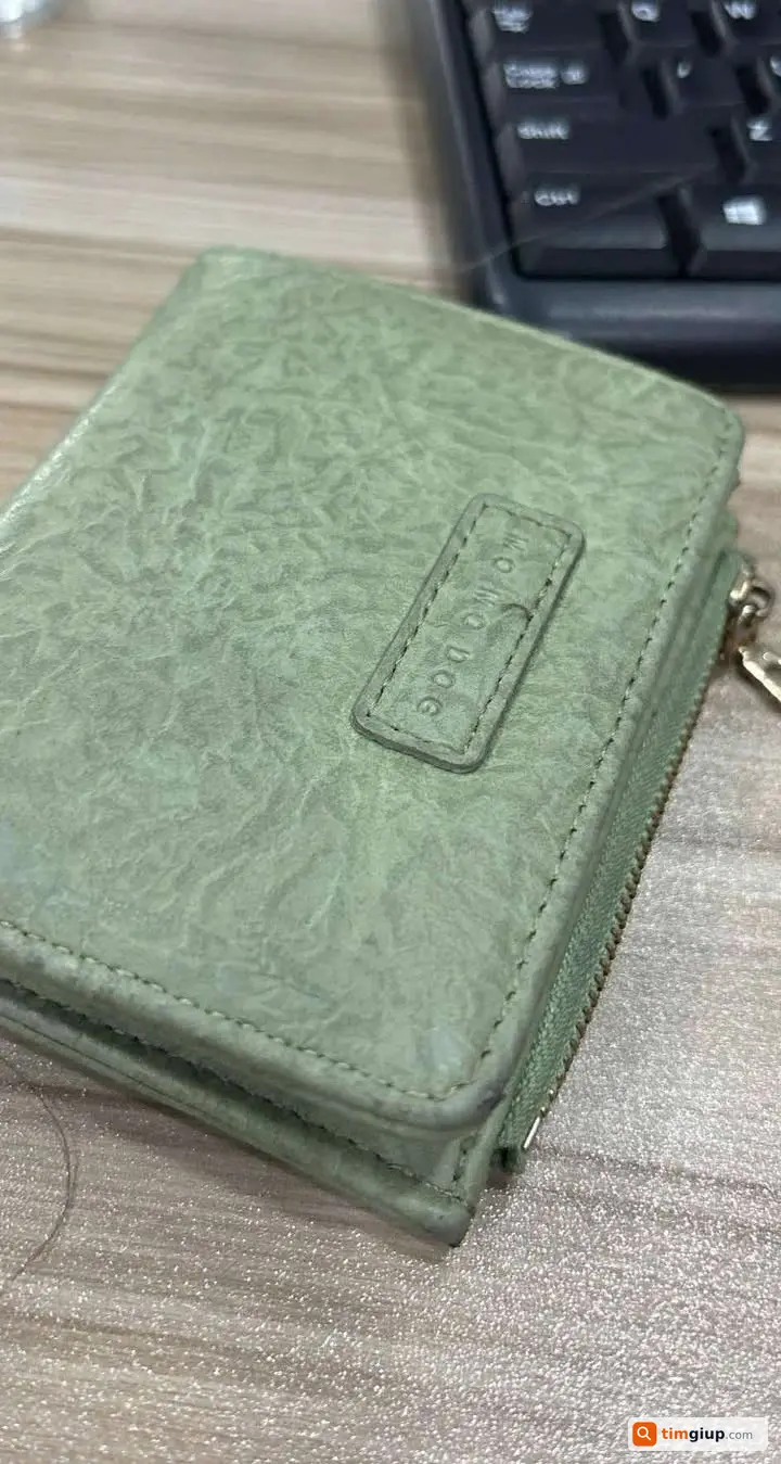 Tìm ví màu xanh kèm giấy tờ rơi tại Quận 12 TP.HCM