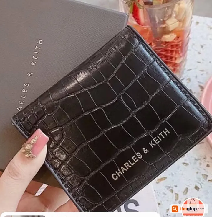 Tìm ví cầm tay và giấy tờ của Hoàng Hà Phương tại Cầu Giấy, Hà Nội