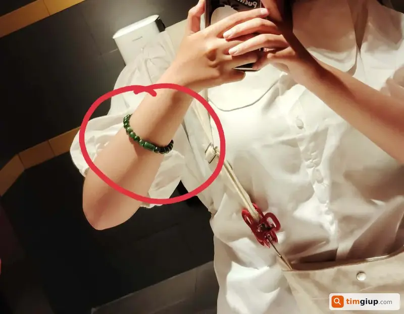 Tìm chiếc vòng ngọc màu xanh lá thất lạc tại TP. Hồ Chí Minh