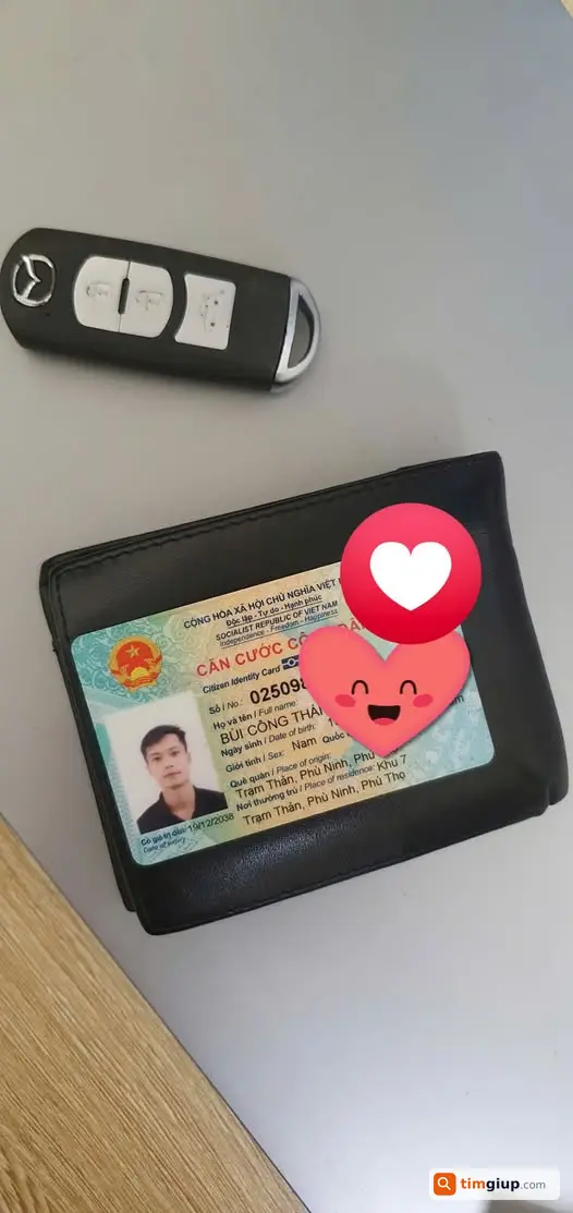 Tìm ví đen cùng giấy tờ rơi khu Bồ Đề, Long Biên Hà Nội