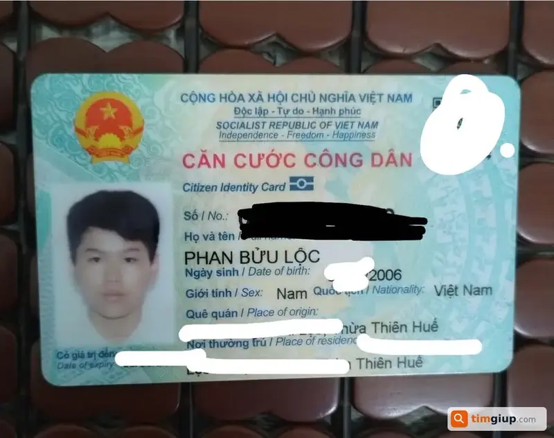Tìm ví màu đen chứa giấy tờ tên Phan Bửu Lộc tại Huế