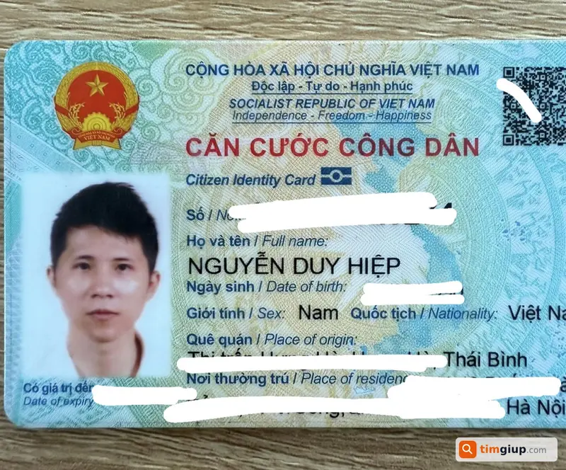 Tìm ví da cá sấu đen chứa giấy tờ tại Hà Nội