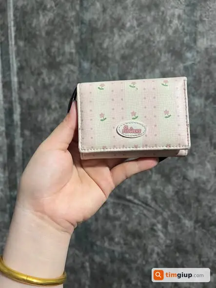 Nhặt Được Ví Của Bạn Gái Trên Đường Lộ Vòng Cung