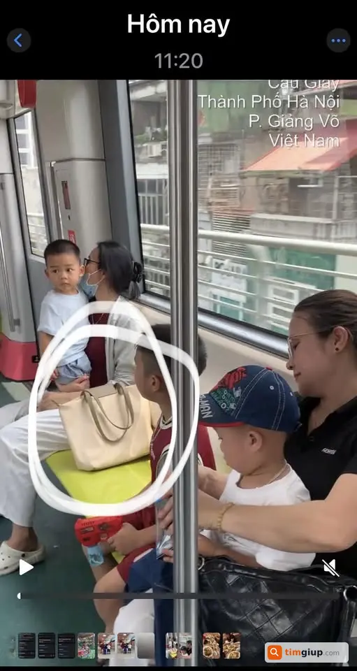 Thất lạc túi xách trắng trên metro Cầu Giấy–ĐHQG Hà Nội