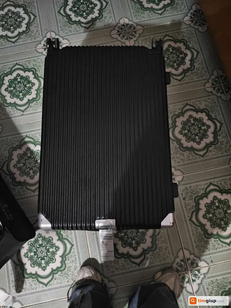 Tìm chủ sở hữu vali thất lạc tại Sân bay Nội Bài