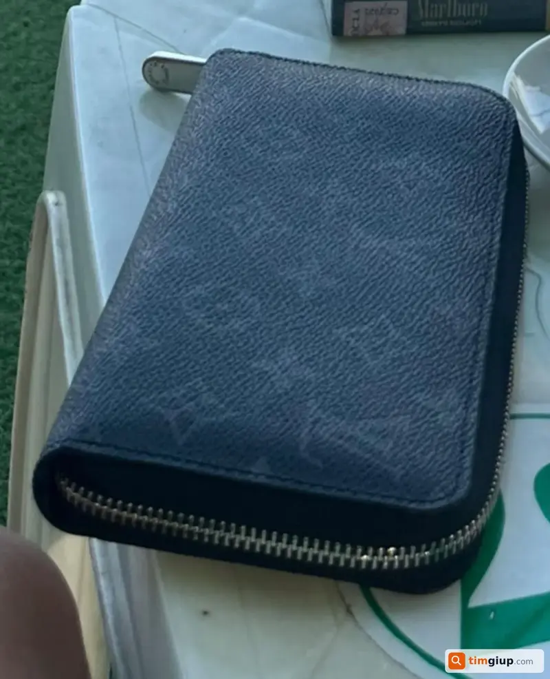 Tìm bóp cầm tay LV của anh Nguyễn Hoàng Hưng tại Quận 4, TP.HCM