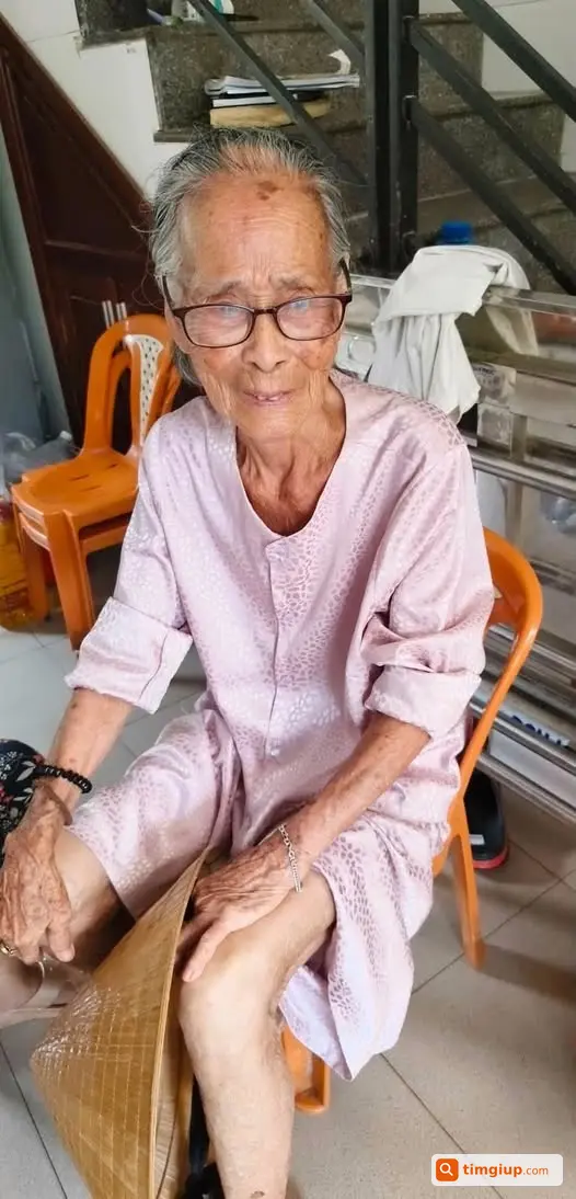 Tìm Người Thân Bà Bị Lẫn Đi Lạc Từ Ngày 11-8, Gia Đình Tìm